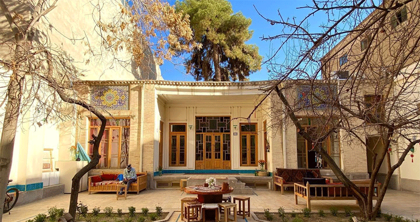 هاستل سنتی ماه بی‌بی در اصفهان