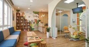 دندانپزشکی کودکان اصفهان؛ راهنمای انتخاب یک مرکز تخصصی برای خانواده‌ها